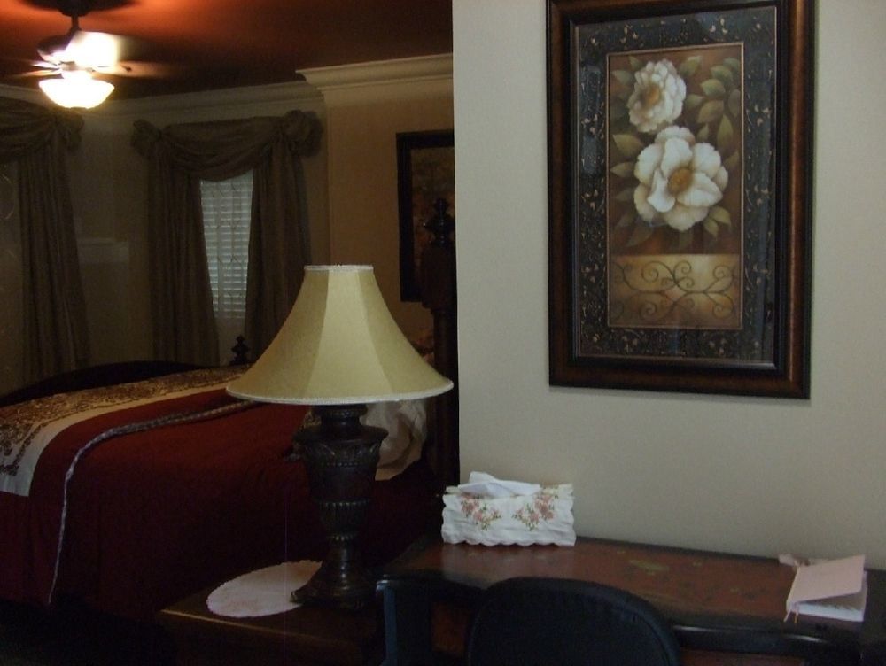 The Silk Pincushion (Adults Only) Bed & Breakfast Golden Ngoại thất bức ảnh