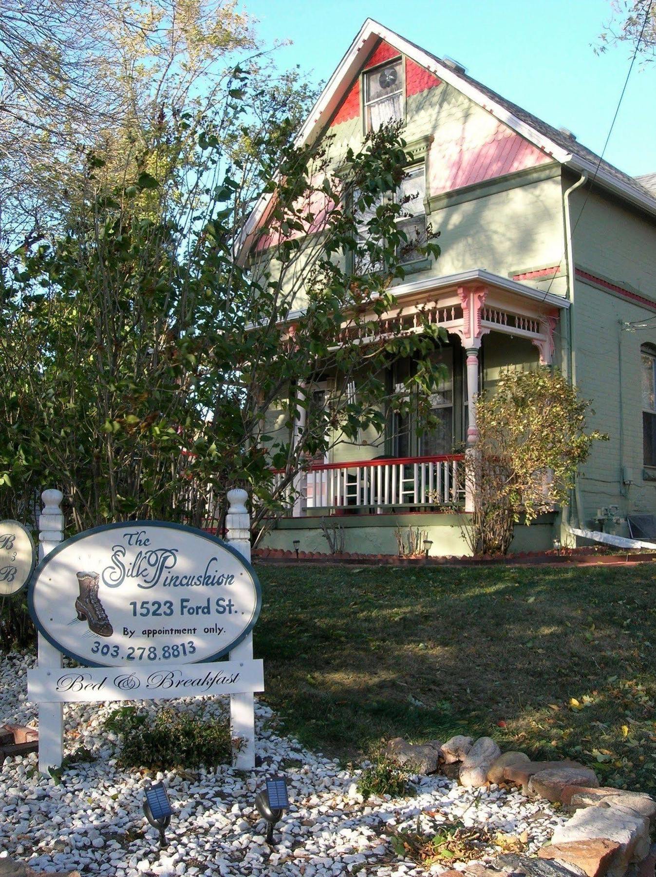 The Silk Pincushion (Adults Only) Bed & Breakfast Golden Ngoại thất bức ảnh